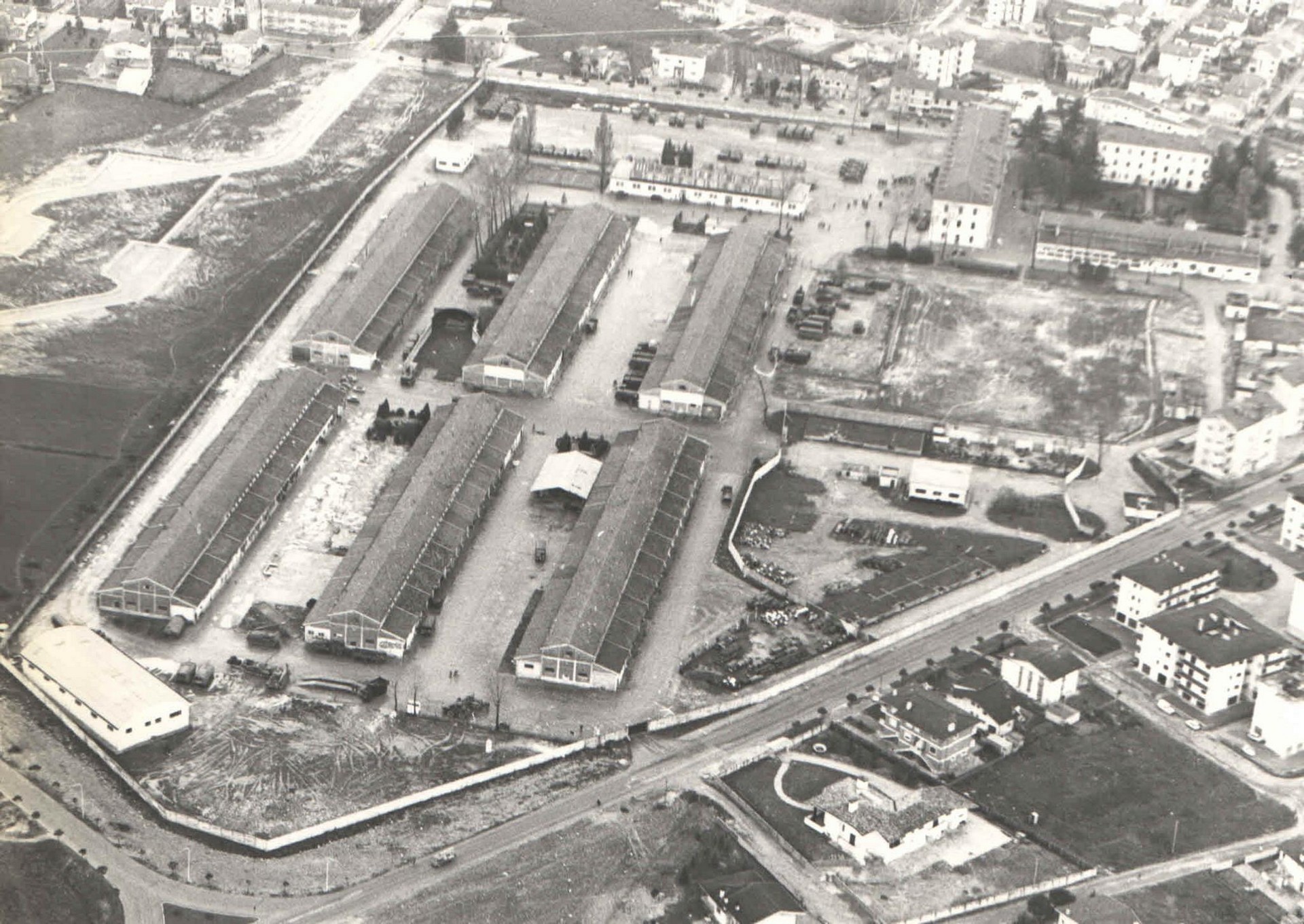 CORDE_MNTPSB PARCO URBANO_©archivio corde a.a._foto storica aerea Caserma Monte Pasubio
