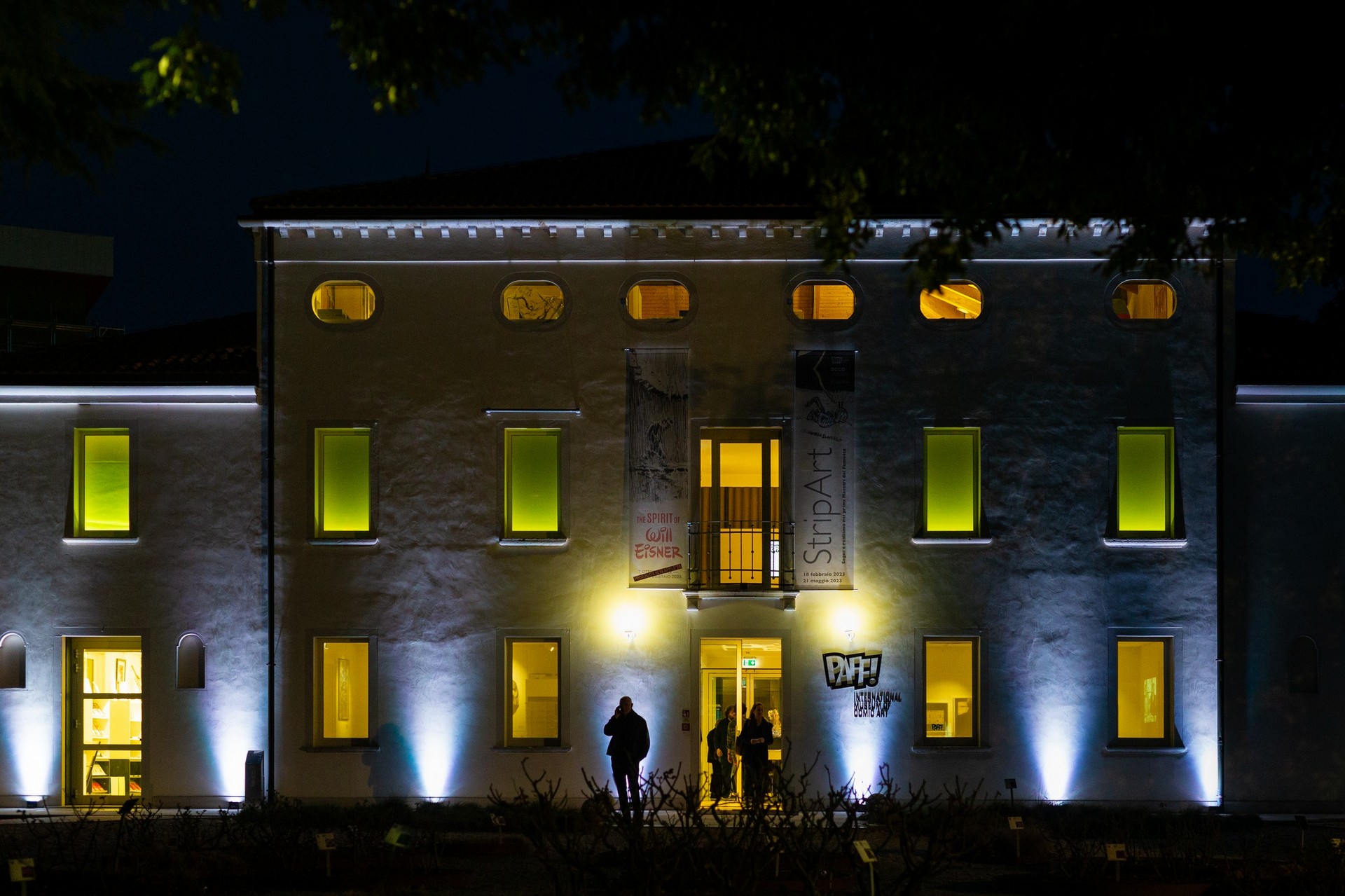 CORDE_PAFF_©archivio Palazzo del Fumetto_allestimento permanente_villa Galvani di sera