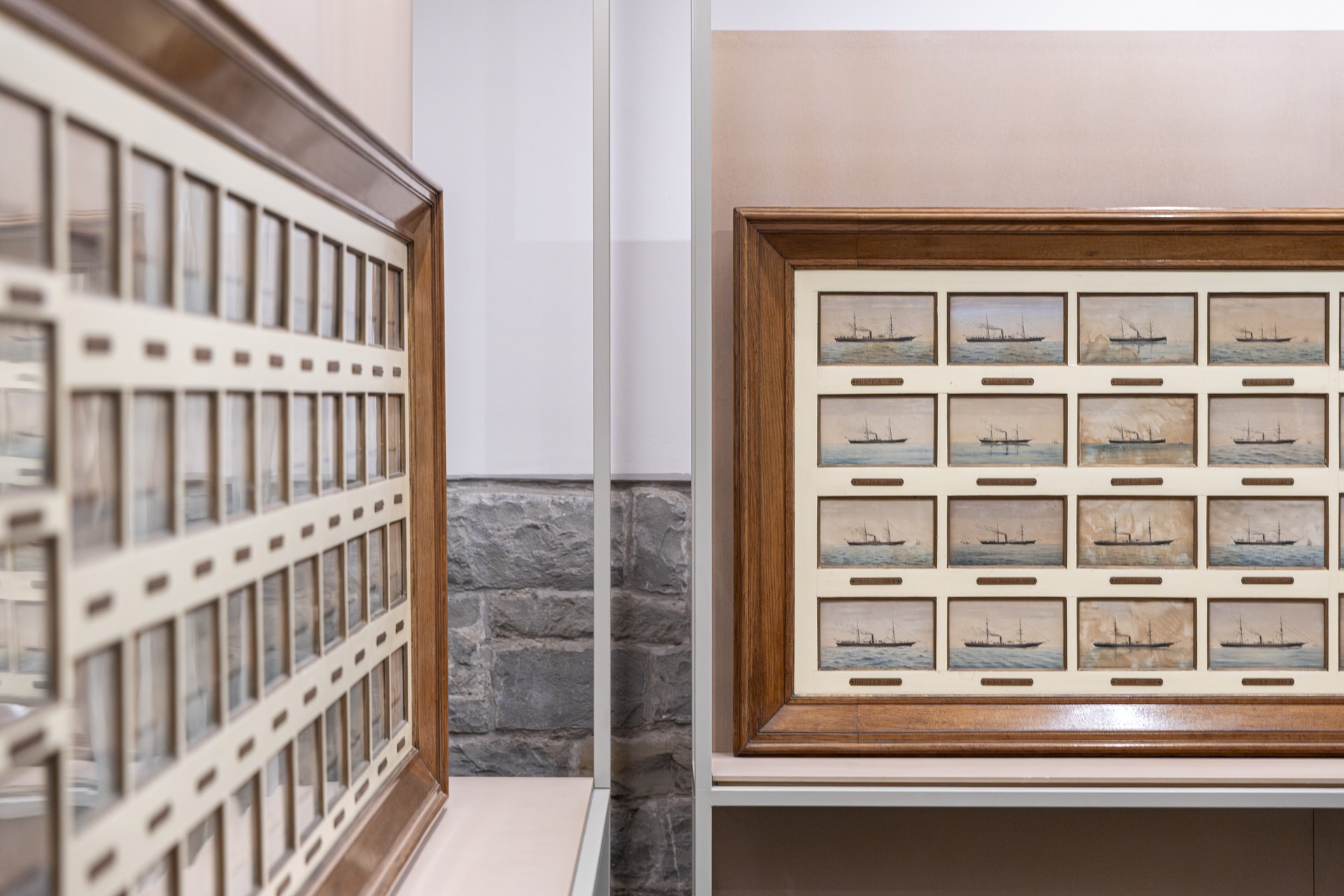 CORDE A.A._LLOYD MUSEO DEL MARE_©Elia Falaschi_dettaglio delle grandi cornici contenenti gli acquerelli storici