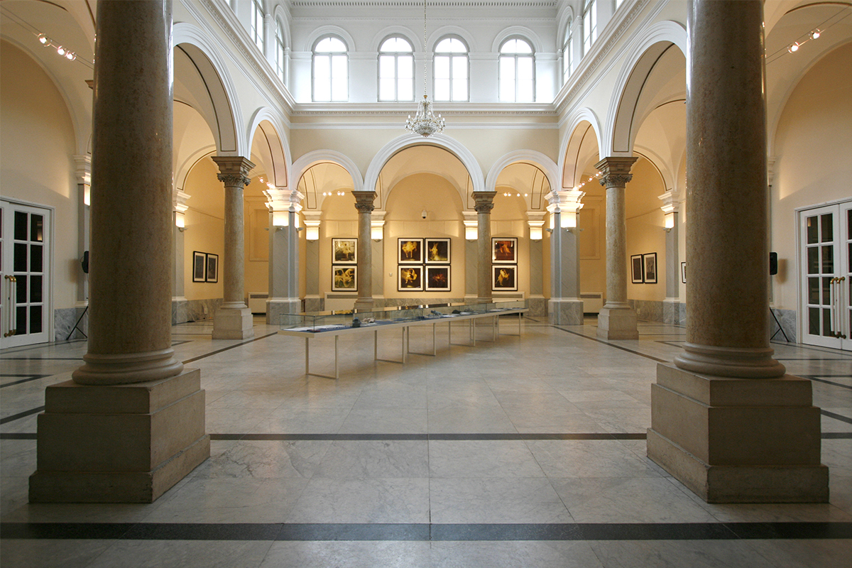 Allestimento mostra fotografica Museo Mimara a Zagabria | Corde Architetti