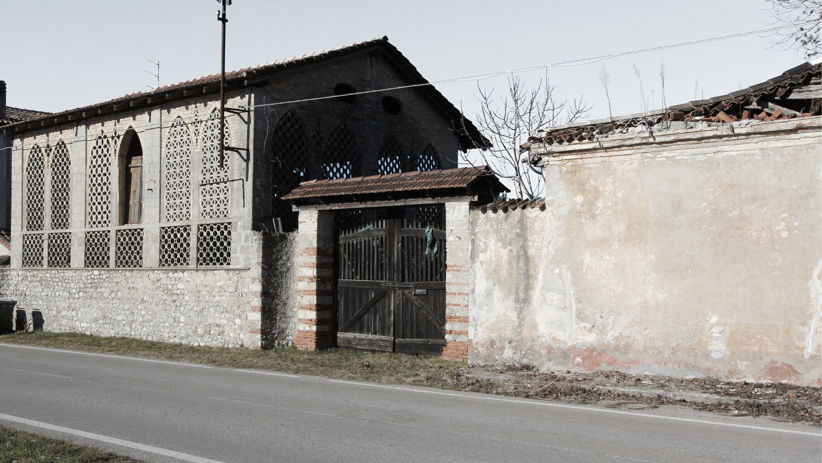 Stato di fatto muro esterno ex caserma 2 Novembre Tauriano, Splimbergo
