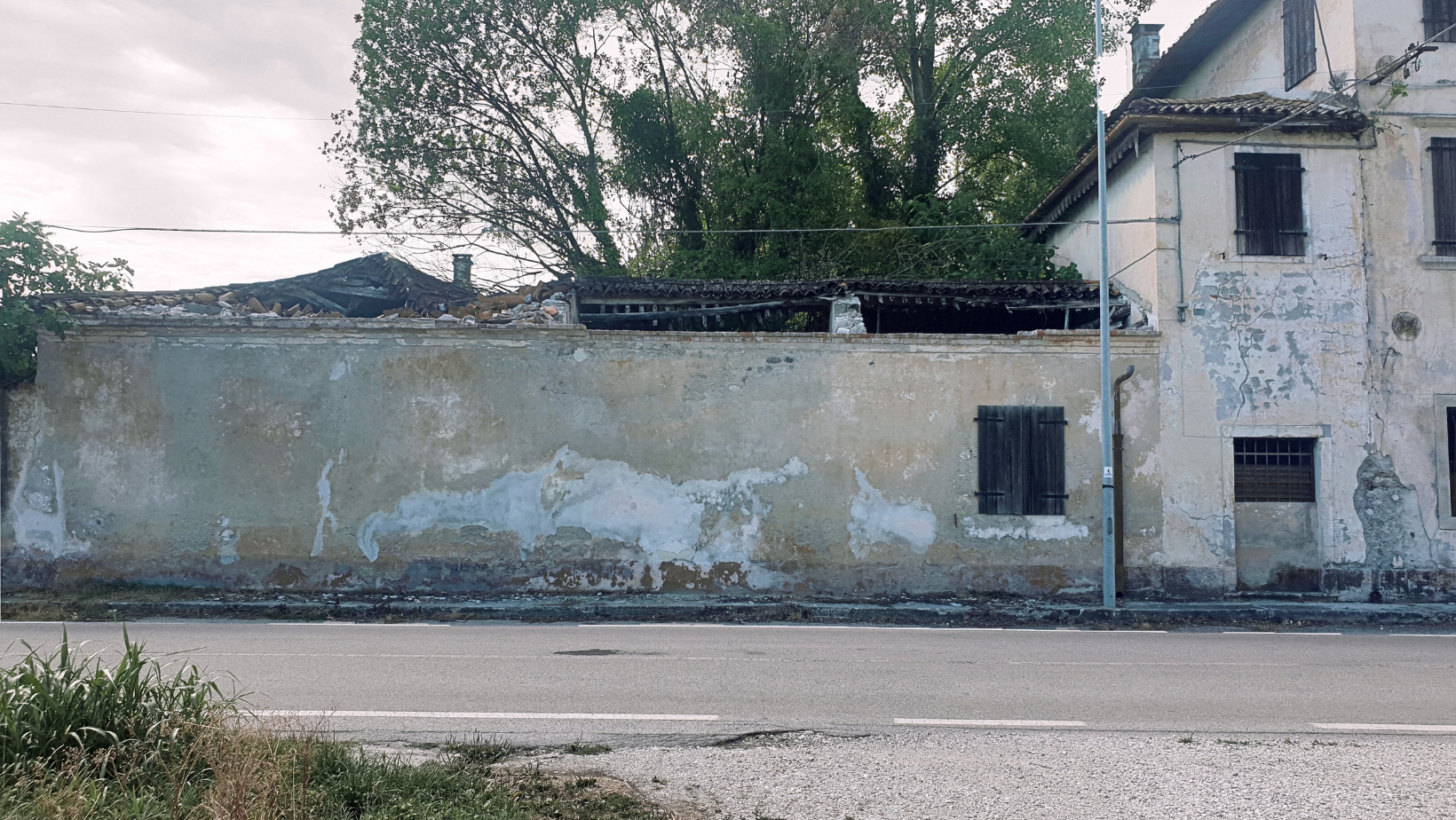 Stato di fatto esterno edificio ex caserma 2 Novembre Tauriano, Splimbergo
